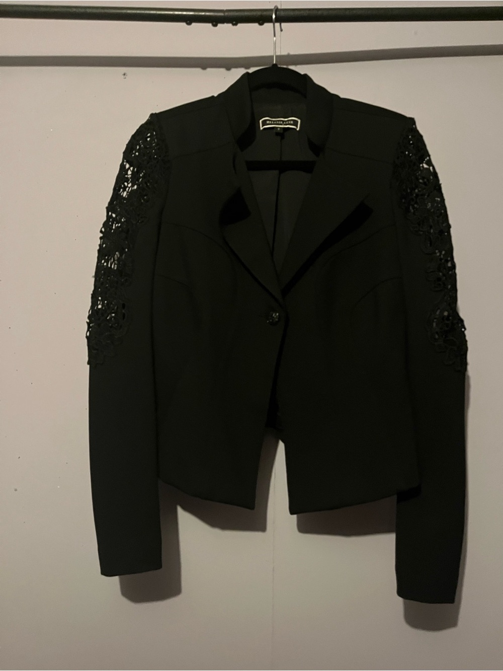Melanie Lyne Lace-Detailed Sleeves Tailored Blazer